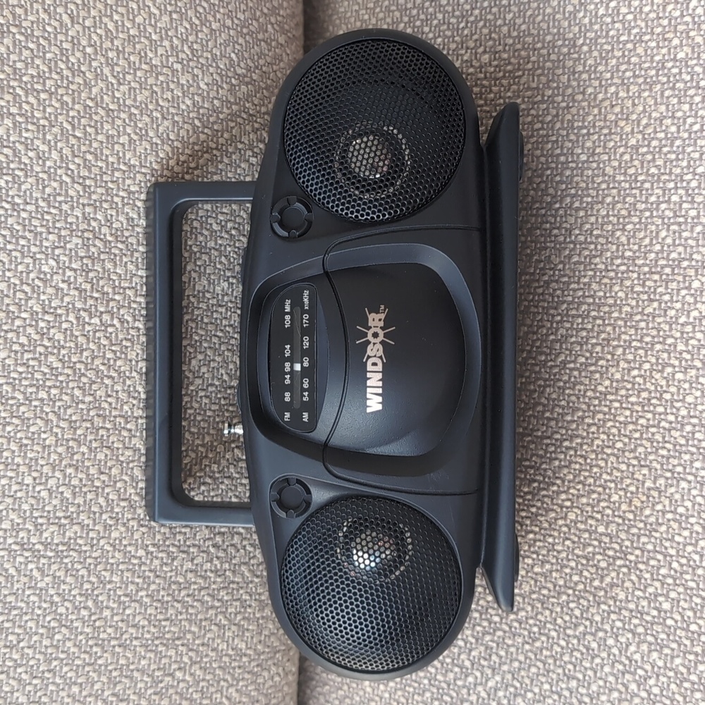 Windsor Black AM/FM Portable Compact Radio 7"x 3"x 2.5"